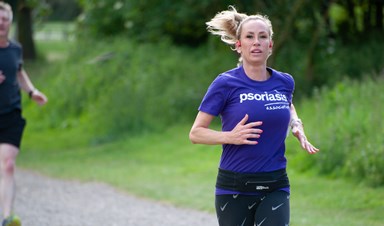 A supporter running to fundraise for the Psoriasis Association