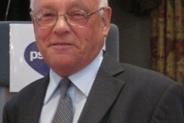 Photo of Ray Jobling.